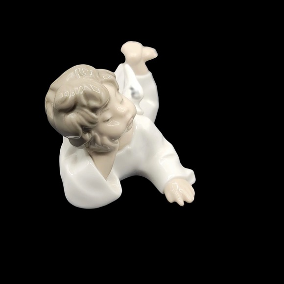 Lladro Angel Laying Down - Picture 2 of 4